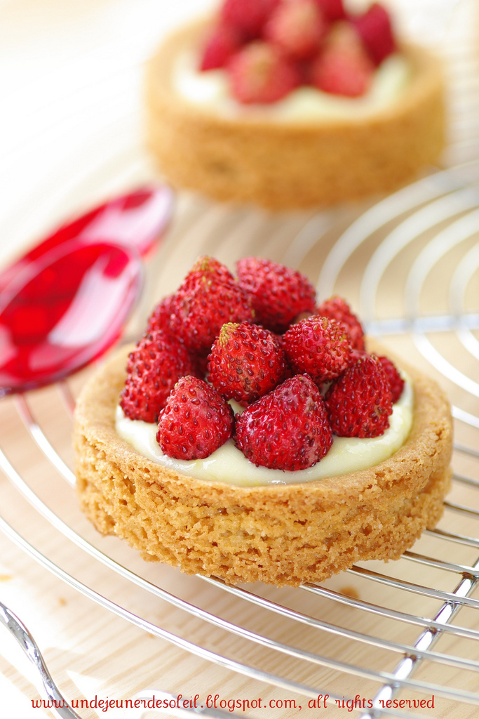 Tartelettes Sablé Breton, Crème Au Citron Et Fraises Des Bois - Un ...