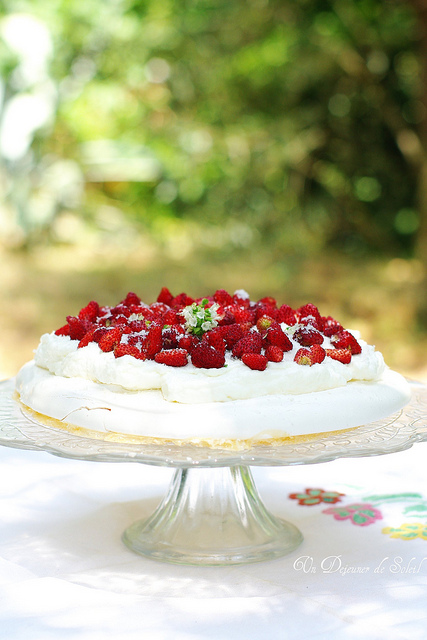 Pavlova aux fraises des bois et coco- Pavlova alle fragoline e cocco