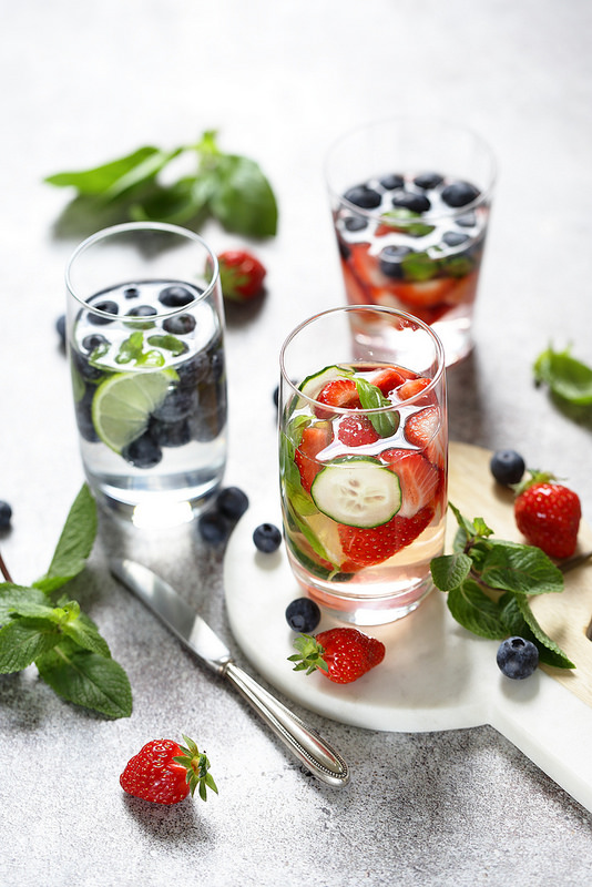Nouvelle tendance healthy : l'eau parfumée aux fruits frais par