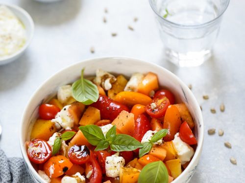 Salade de portobellos rôtis, petits pois et tomates cerises