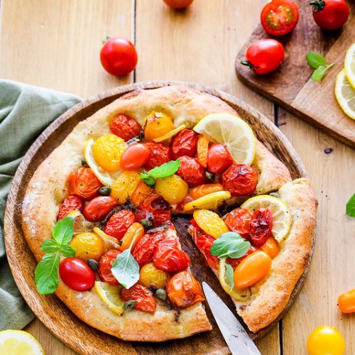 Pizza à la farine complète, tomates cerise et citron - Recette italienne  facile - Un déjeuner de soleil