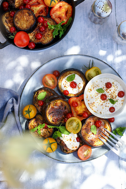 Aubergines rôties, sauce au yaourt