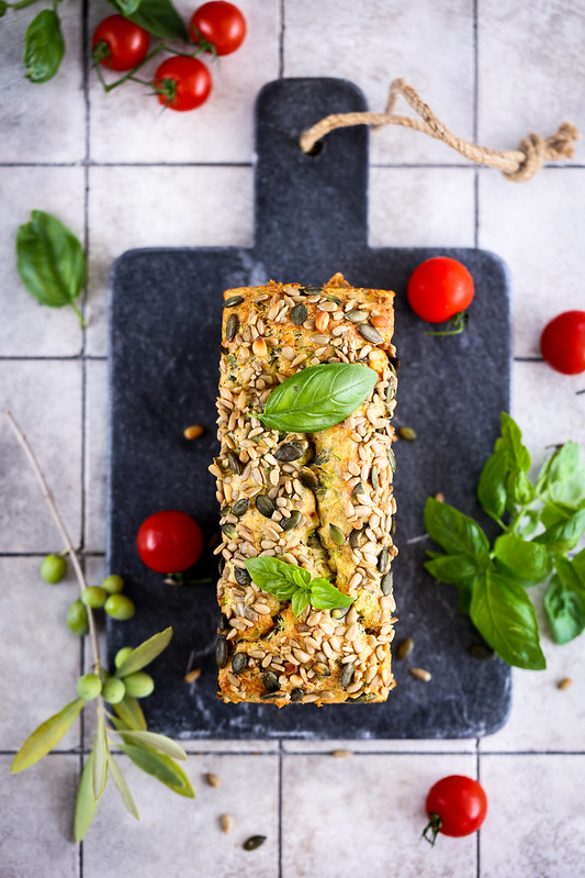 Cake aux courgettes, parmesan et basilic