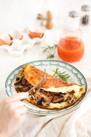 Omelette soufflée aux champignons et au parmesan