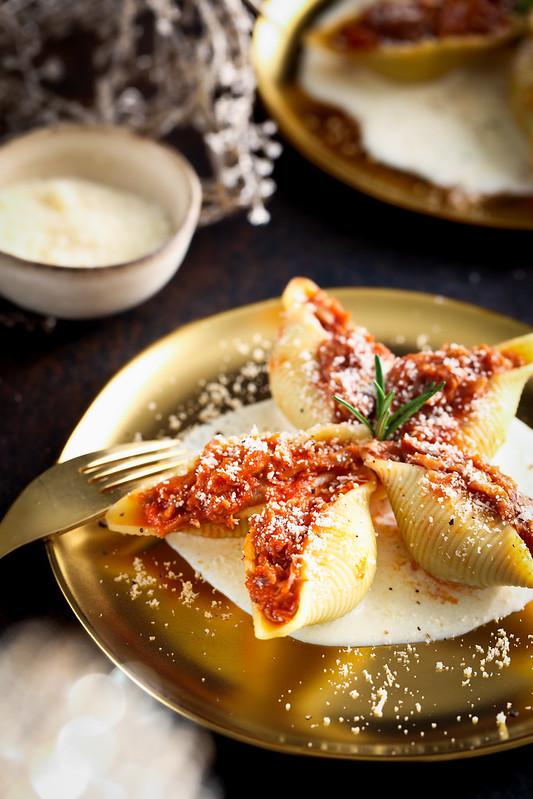 conchiglioni farcis canard sauce parmesan