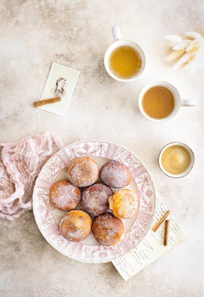 Beignets à la cannelle et compote de pomme